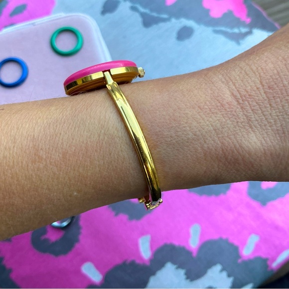 Gucci bangle watch with beautiful faces❤️💚💙🤍🧡 - Picture 9 of 15